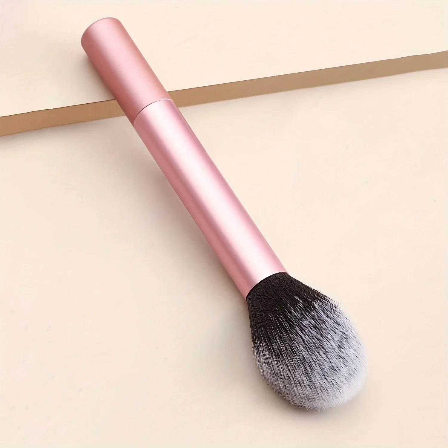 1pc Blush Brush For Applying Powder Blush On Cheeks To Sculpt And Define Your Face For A Refined Look