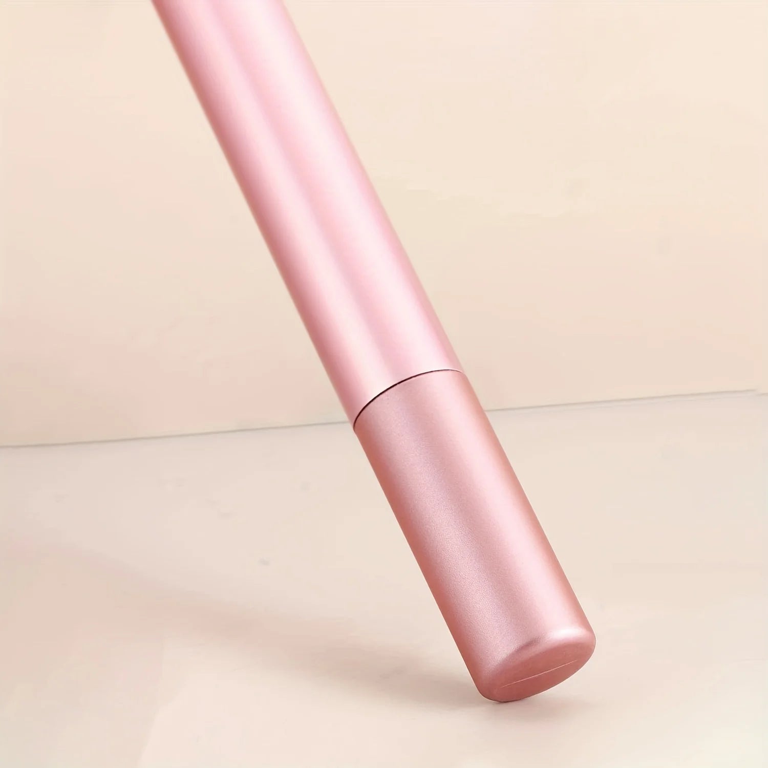 1pc Blush Brush For Applying Powder Blush On Cheeks To Sculpt And Define Your Face For A Refined Look