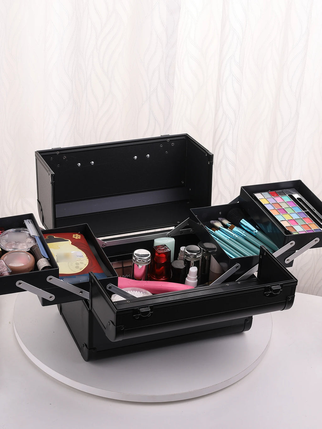 Makeup Train Box With Professional Adjustable 4 Trays Makeup Box Makeup Storage Box With Lock And Compartment