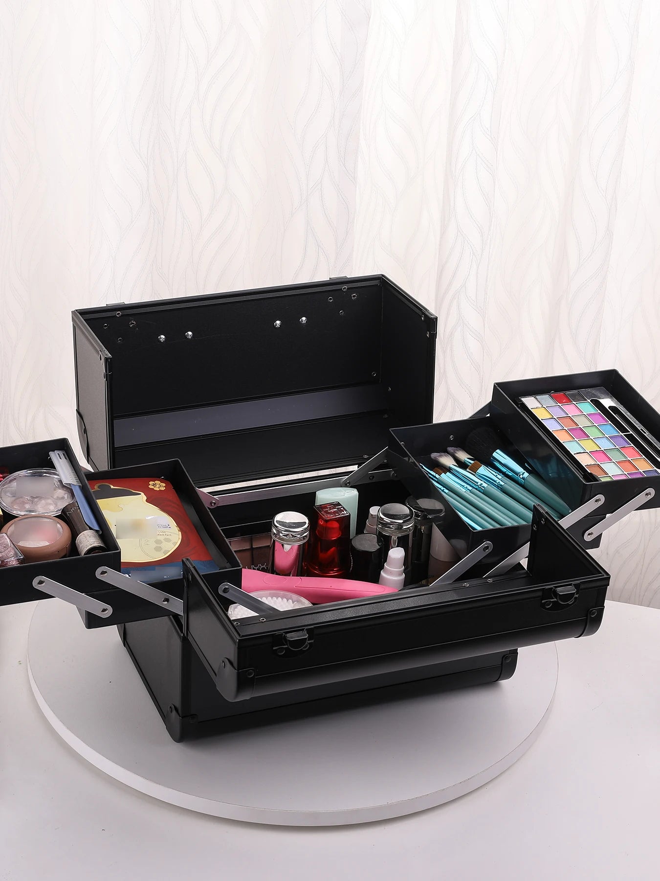 Makeup Train Box With Professional Adjustable 4 Trays Makeup Box Makeup Storage Box With Lock And Compartment