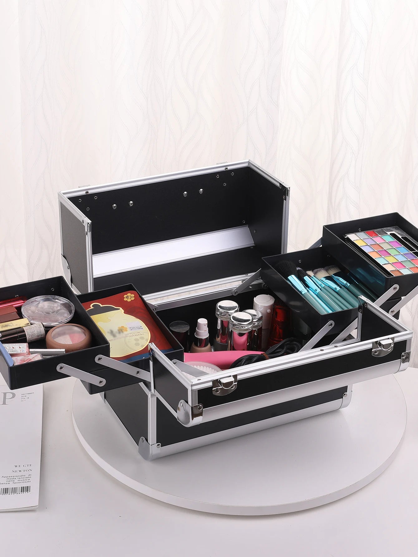 Makeup Train Box With Professional Adjustable 4 Trays Makeup Box Makeup Storage Box With Lock And Compartment